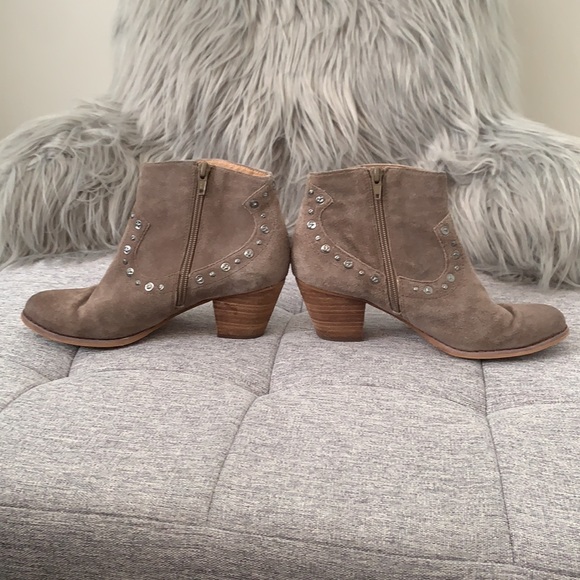 Corso Como ankle bootie taupe suede size 6 1/2M - Picture 2 of 13